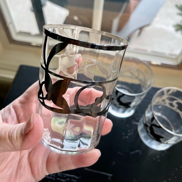 STERLING SILVER OVERLAY, CLEAR GLASS, WATER PITCHER WITH 3 MATCHING GLASSES. - Picture 16 of 16